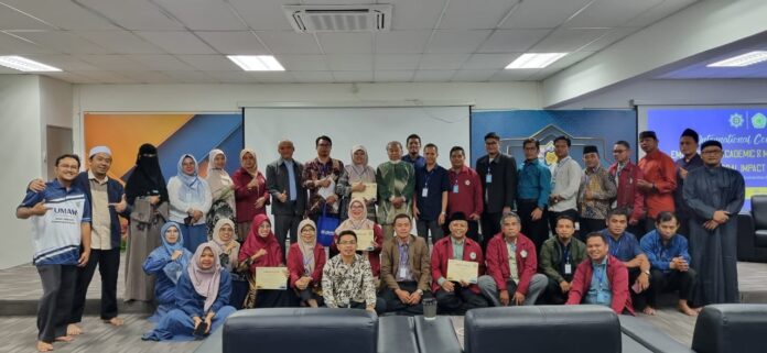 Pertajam Literasi Keilmuan : Tiga Dosen dan Tiga Mahasiswa Program Doktoral S3 UM Sumbar Presentrasi Karya Ilmiah di UMAM Malaysia